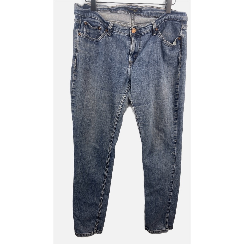 Levi’s to super low 524 jeans, says 15 medium